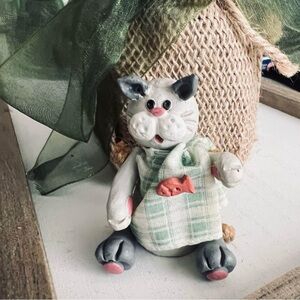 Sweet RUSS BERRIE & CO Mini-kins Minikins Grey Cat Figurine Shelf Sitter 13900